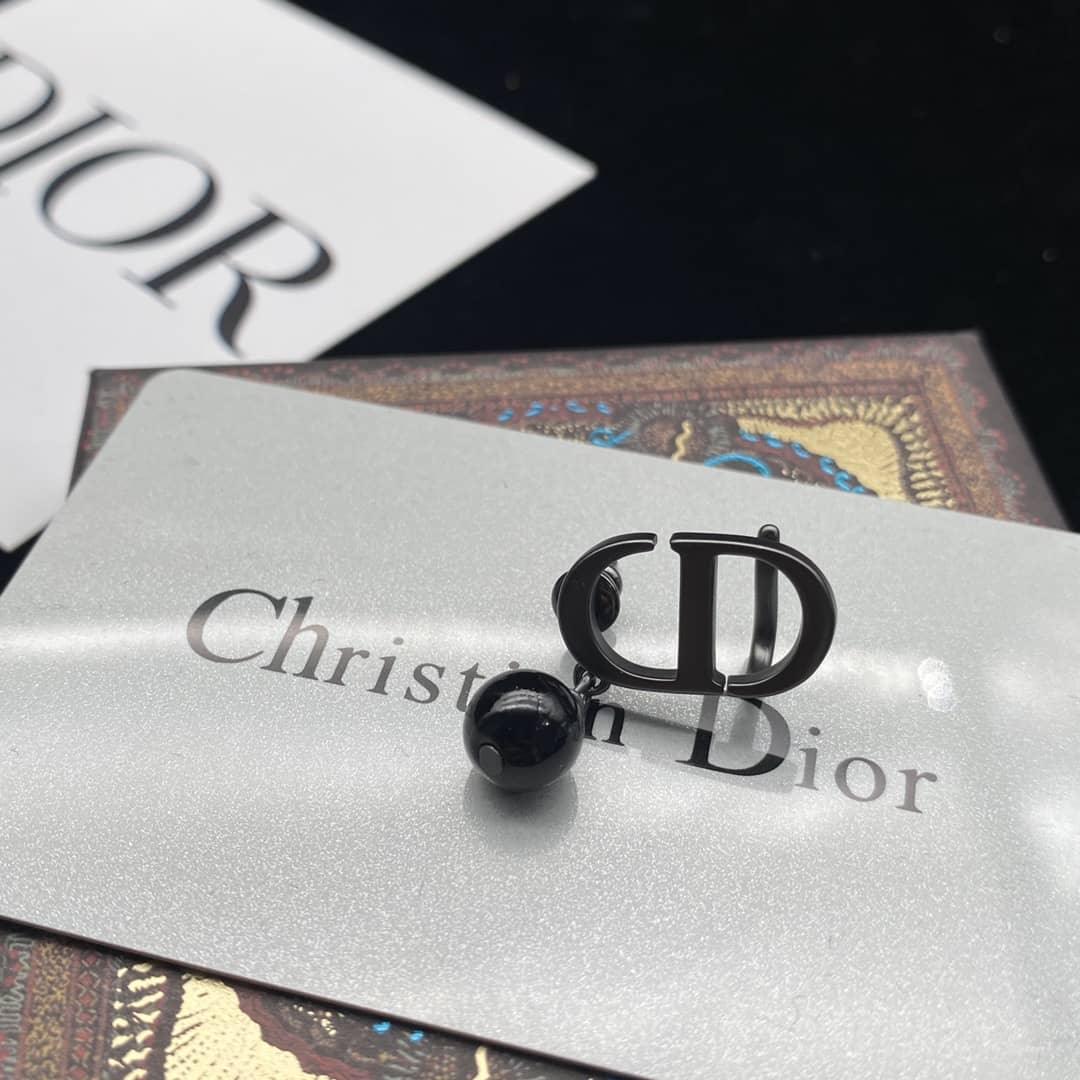 Best Chr1st1an D10r Classic Earring