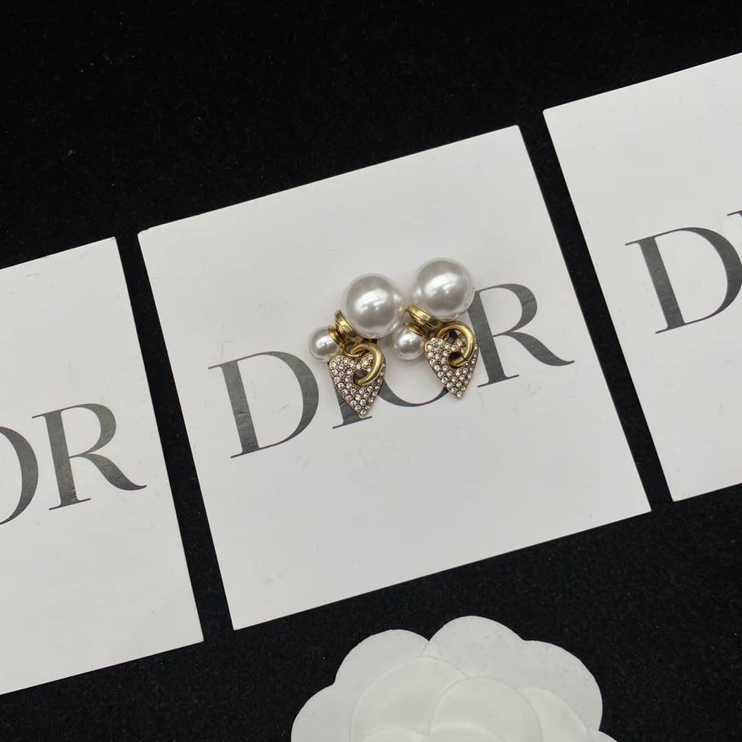 Best Chr1st1an D10r Classic Earring