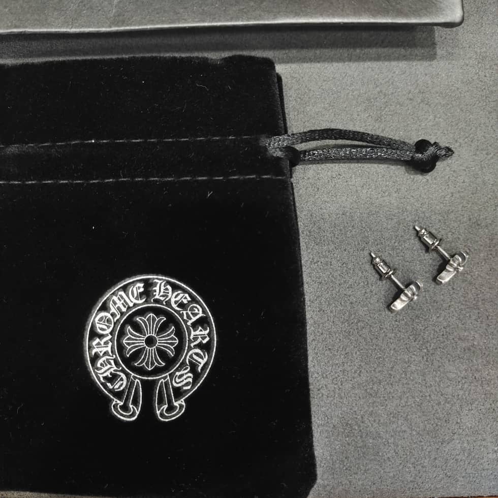 7 Star Ch*0me He**ts Earring