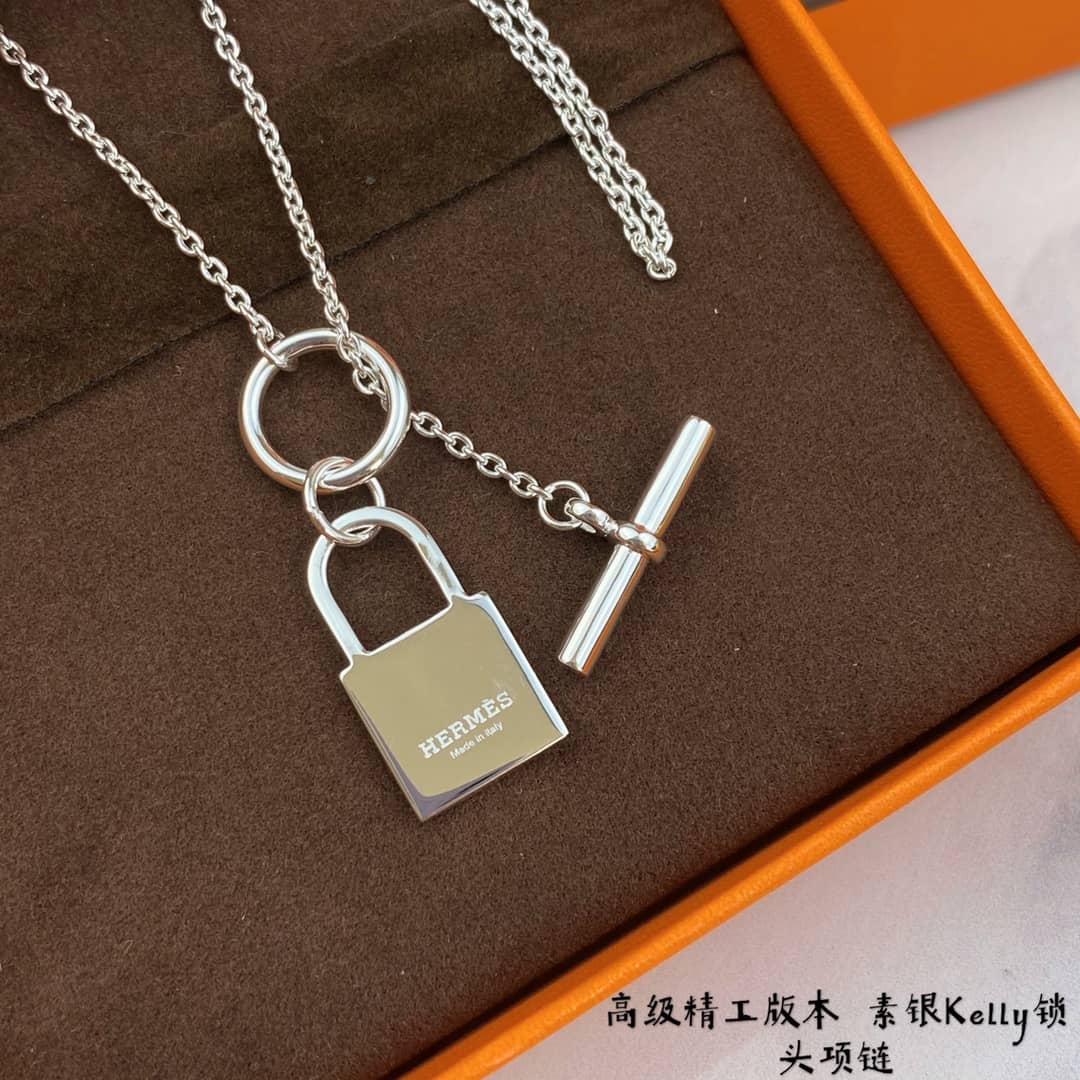Fake H**me5 Logo Necklace