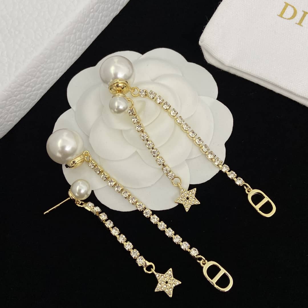 Best Chr1st1an D10r Classic Earring