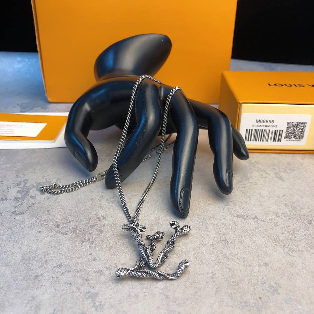 L0vis Vvtt0n Necklace Copy