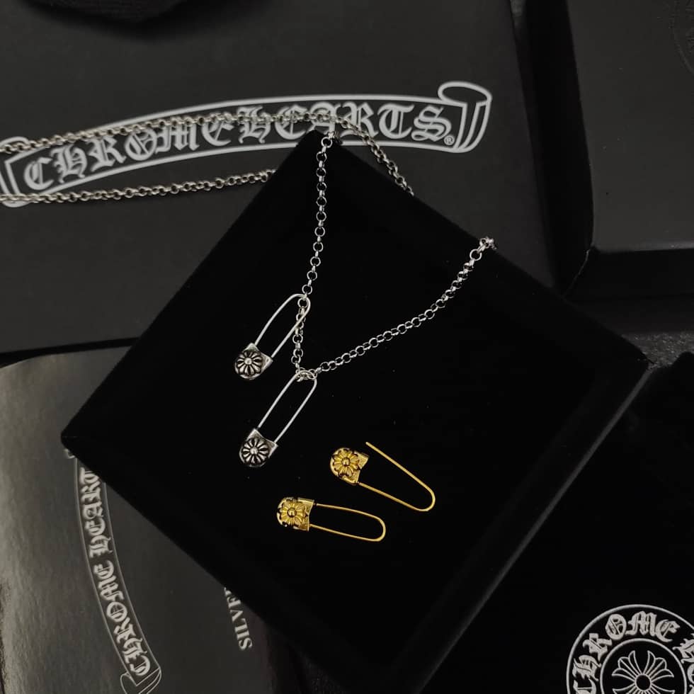 Wholesale Ch*0me He**ts Logo Earring