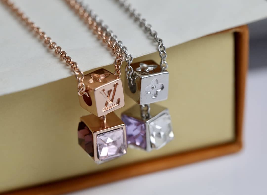 Best L0vis Vvtt0n Classic Necklace