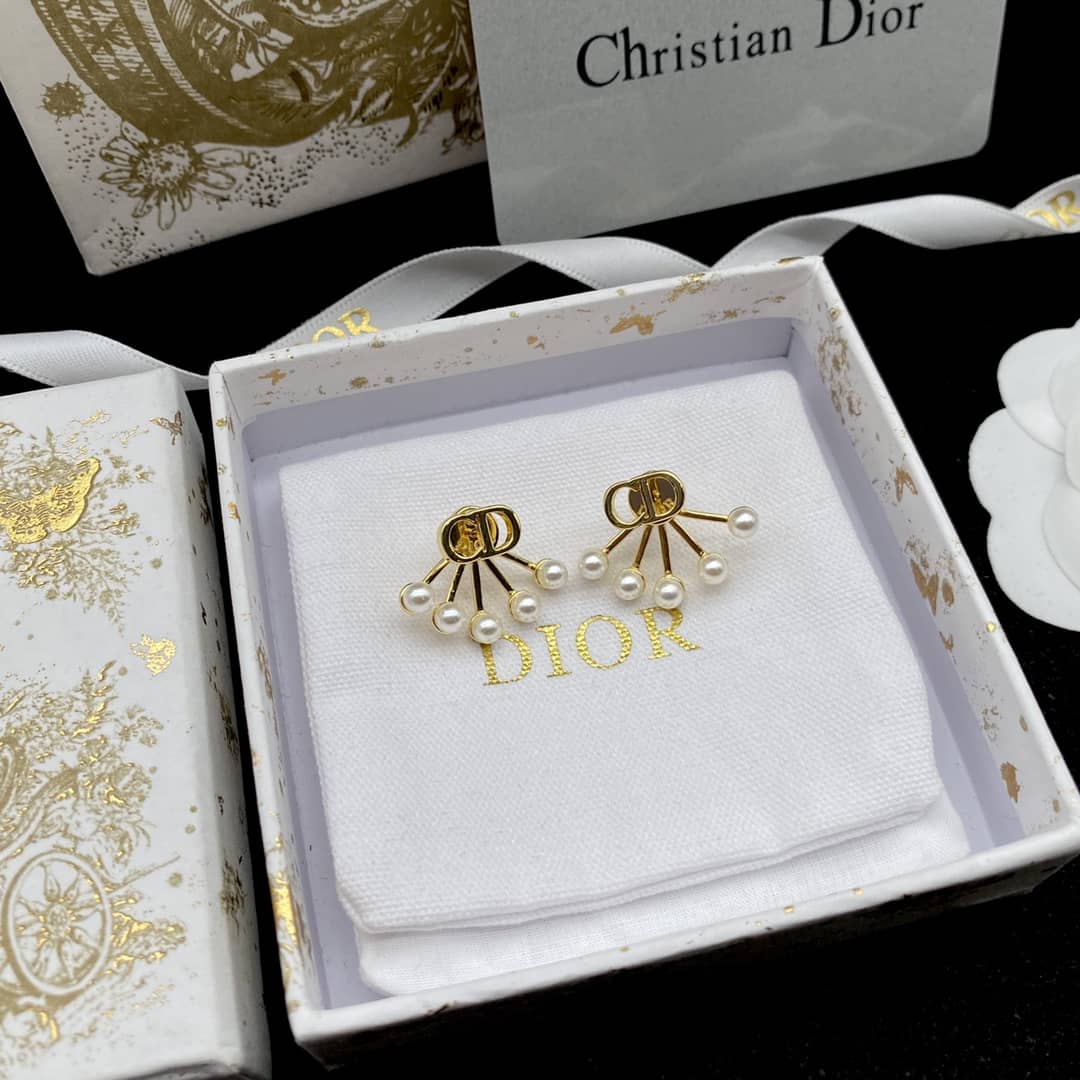 7 Star Chr1st1an D10r Earring