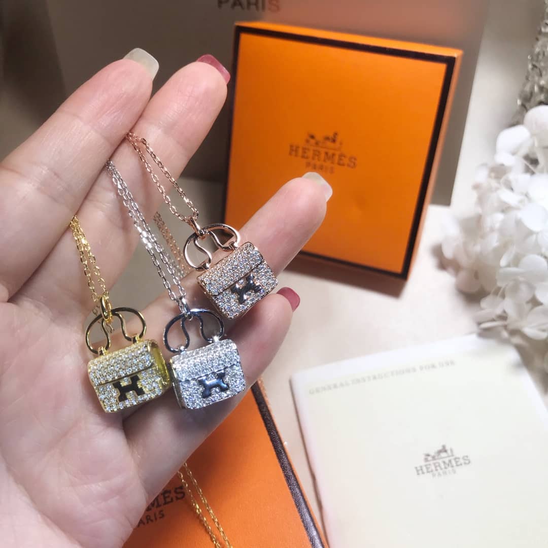 Fake H**me5 Logo Necklace