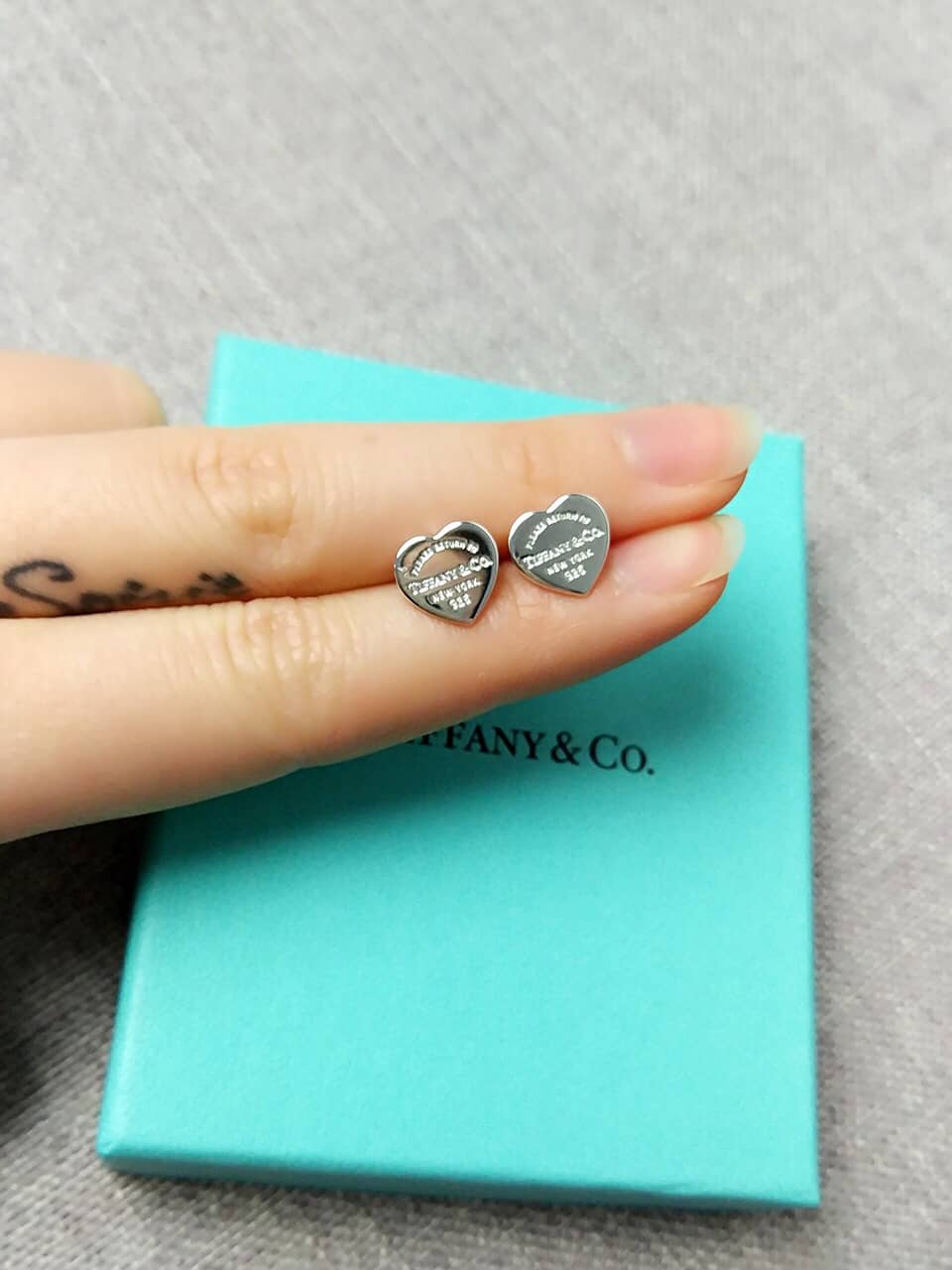 Designer T*f*ny Classic Earring