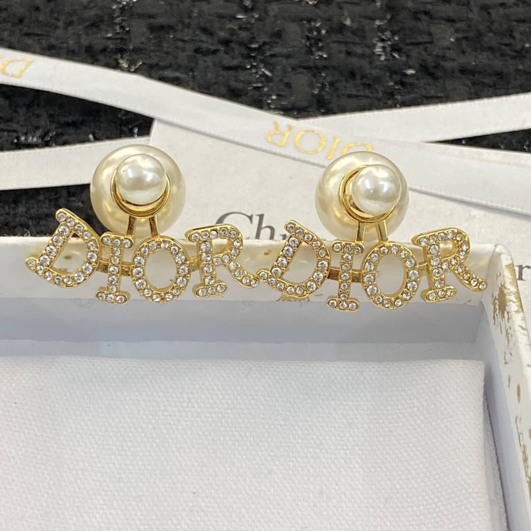 Best Chr1st1an D10r Classic Earring