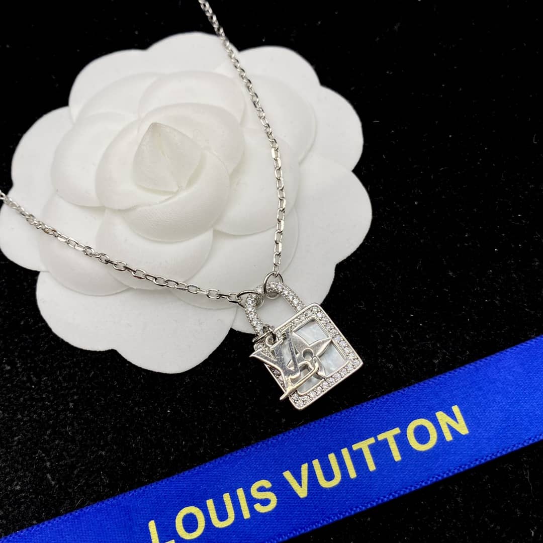 L0vis Vvtt0n Necklace First Copy