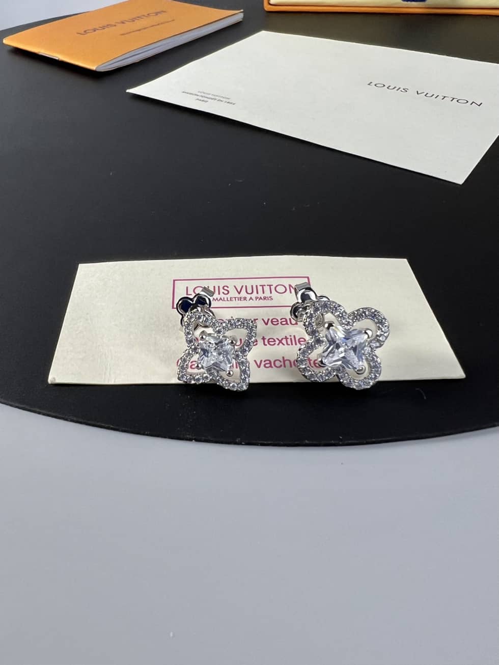 High Quality L0vis Vvtt0n Earring