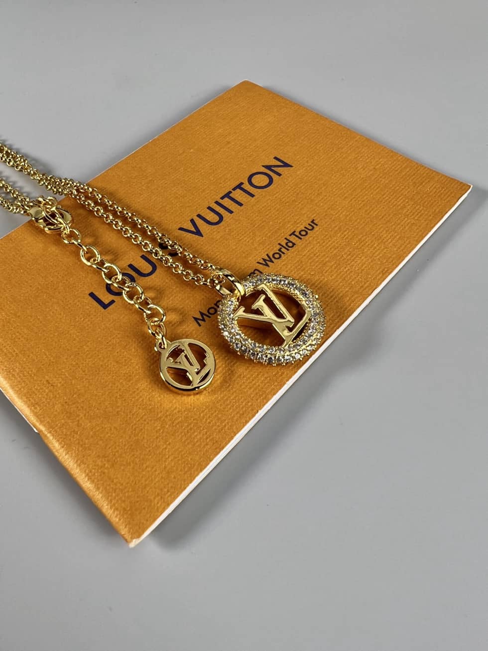 Knockoff L0vis Vvtt0n Logo Necklace