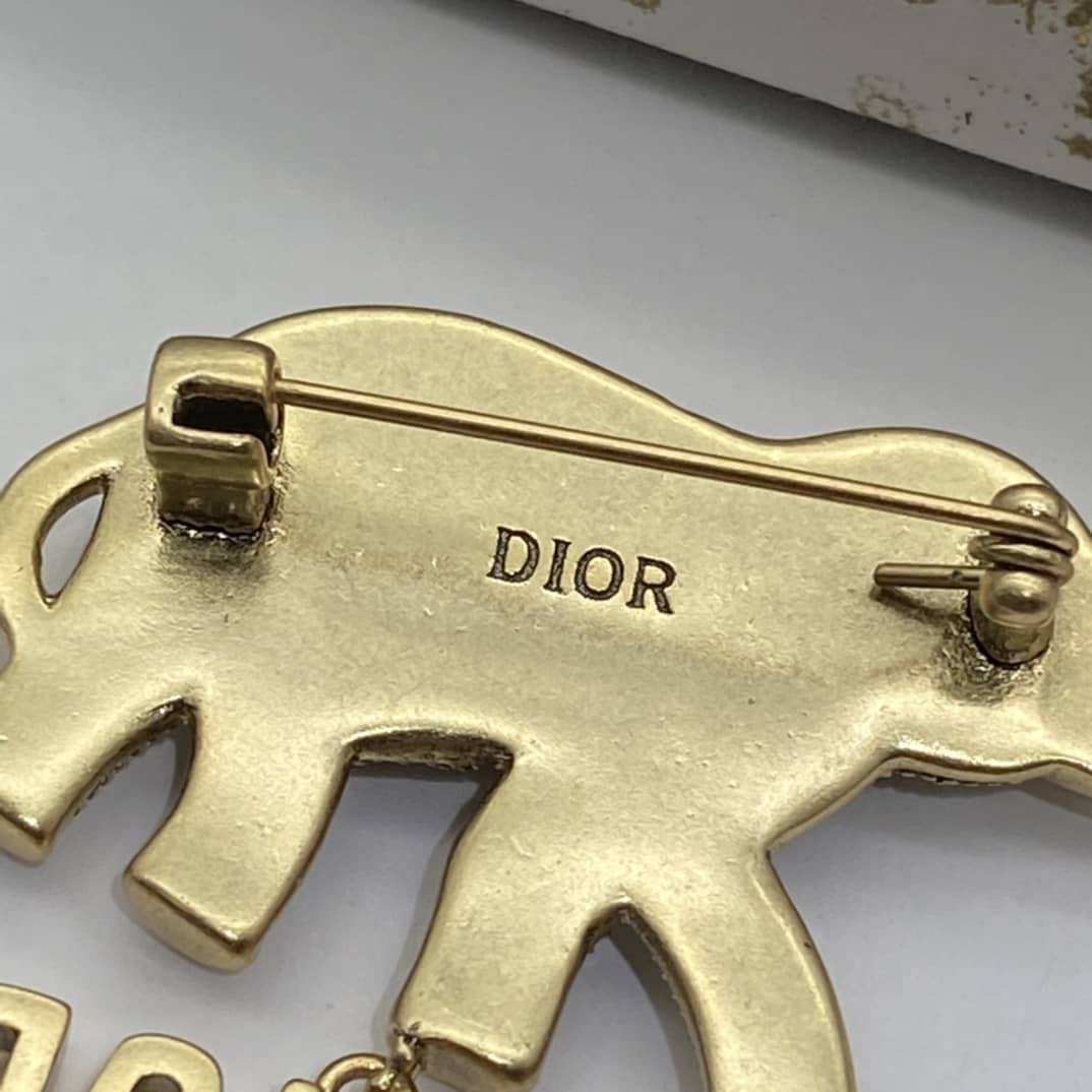 Best Chr1st1an D10r Classic Brooch