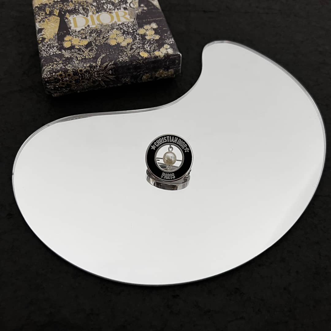 Chr1st1an D10r Brooch First Copy