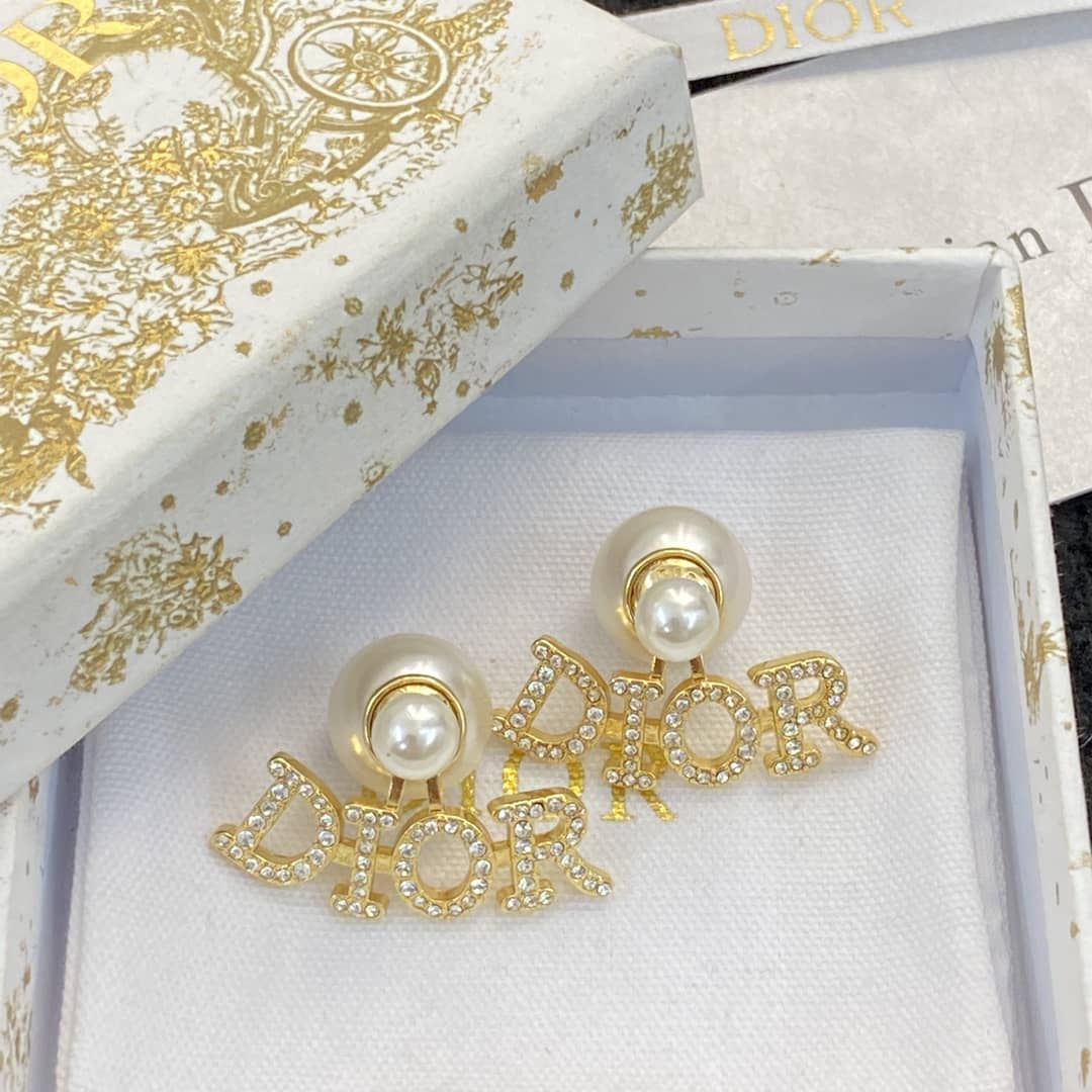 Best Chr1st1an D10r Classic Earring