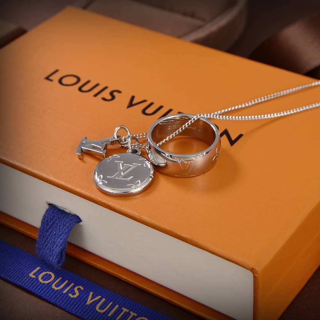 7 Star L0vis Vvtt0n Necklace