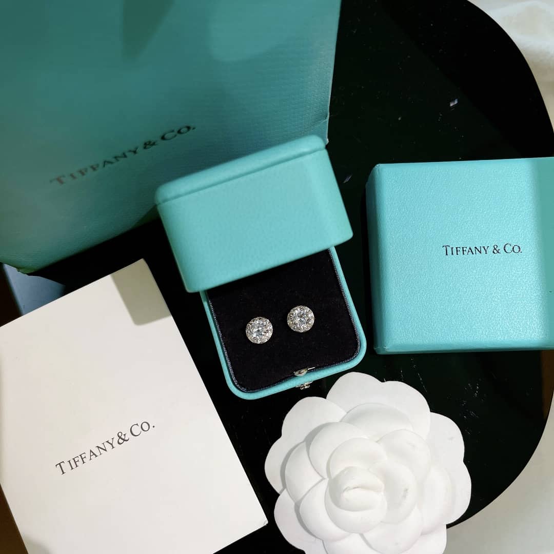 Designer T*f*ny Classic Earring