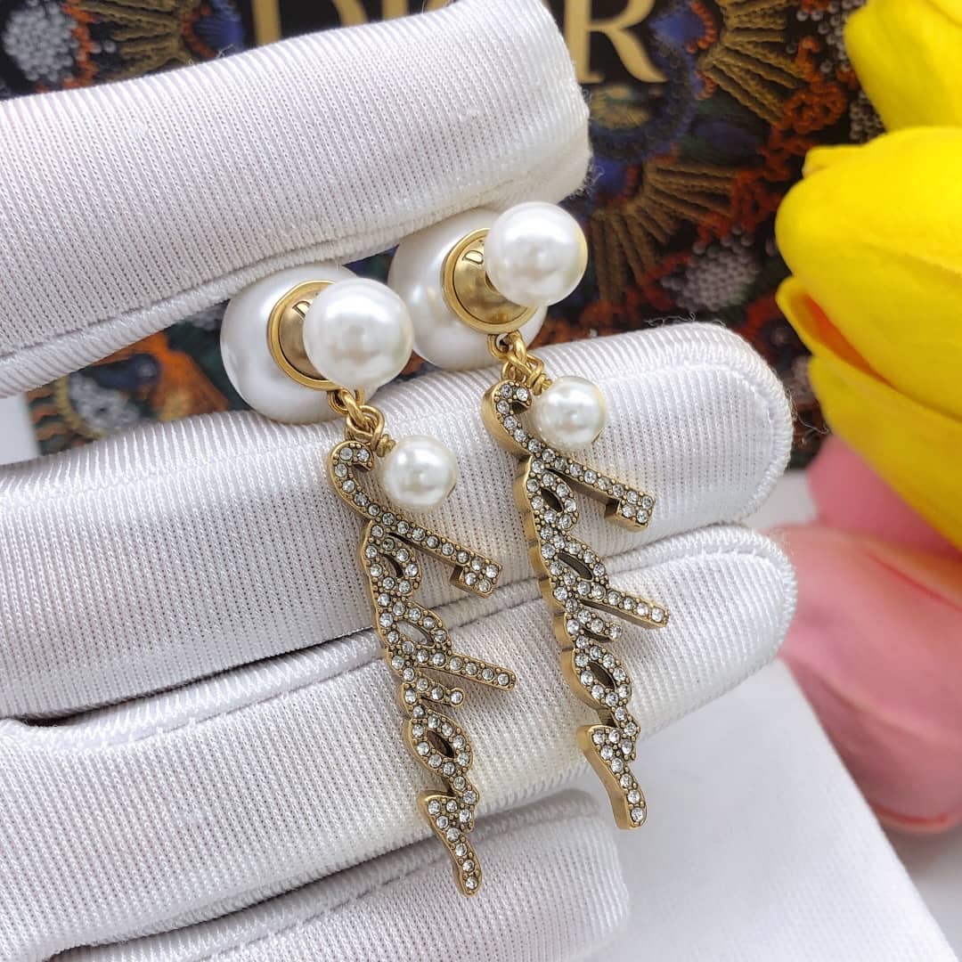 Best Chr1st1an D10r Classic Earring