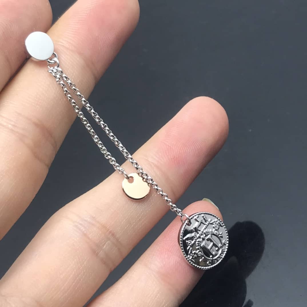 H**me5 Earring For Sale