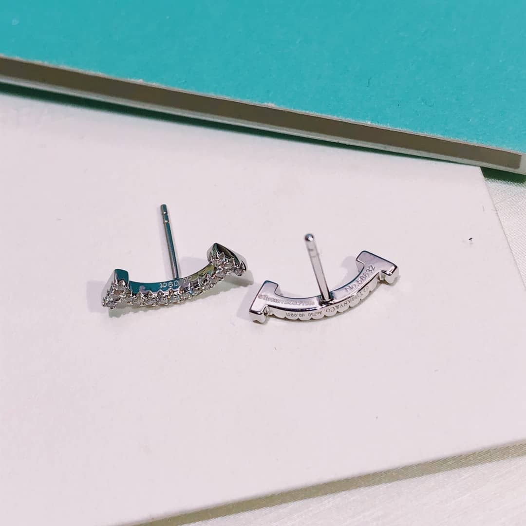 Knockoff T*f*ny Logo Earring