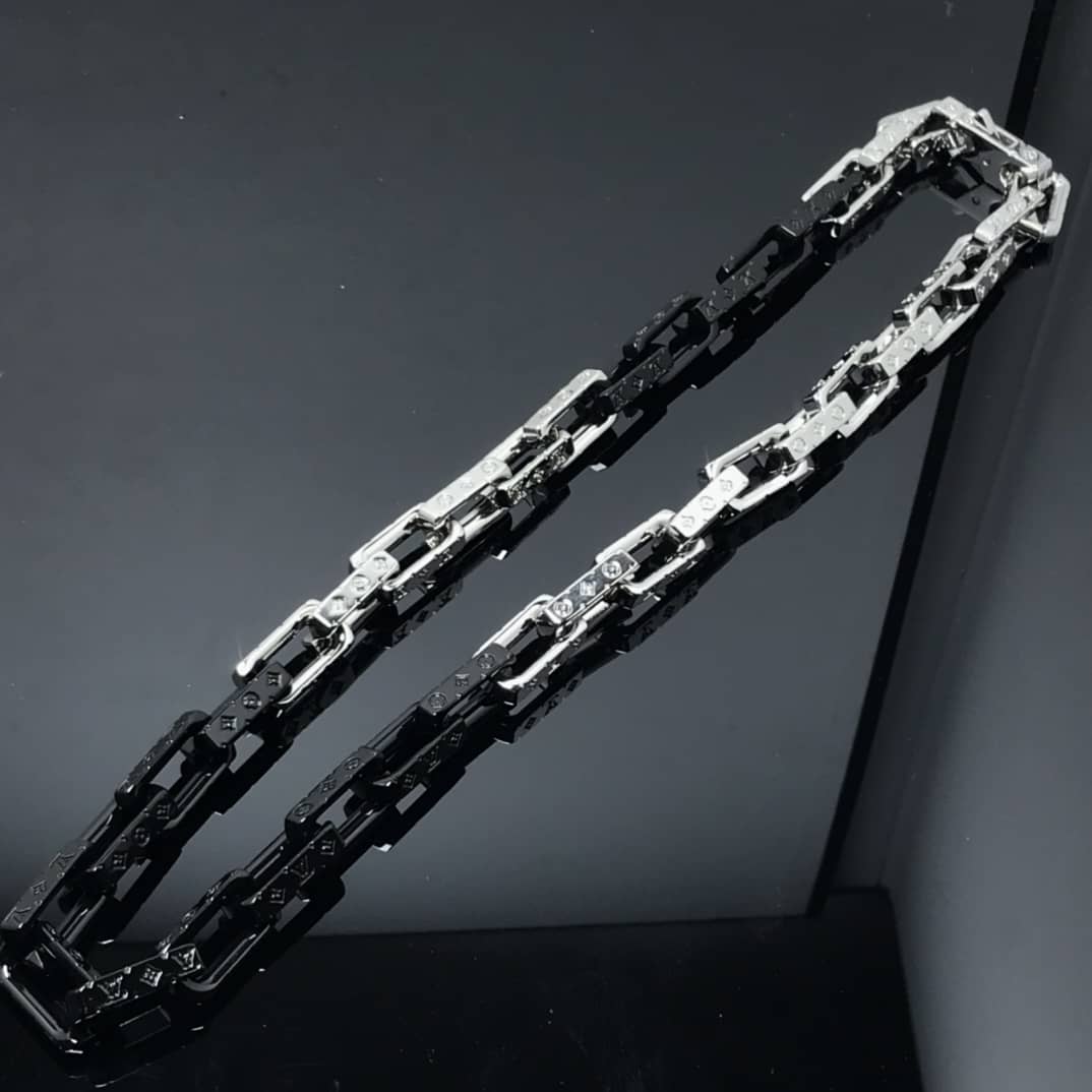 Wholesale L0vis Vvtt0n Logo Necklace