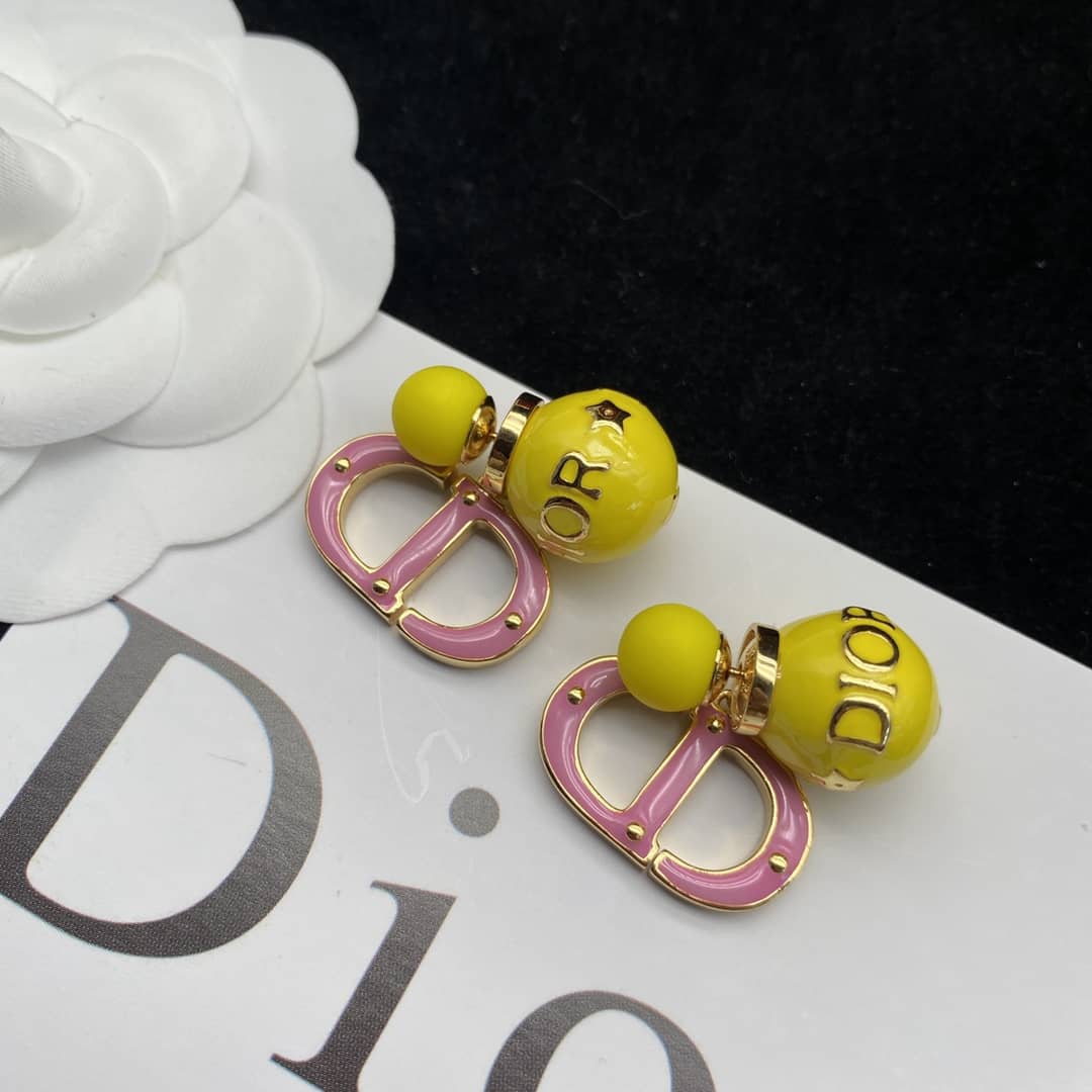 Best Chr1st1an D10r Classic Earring