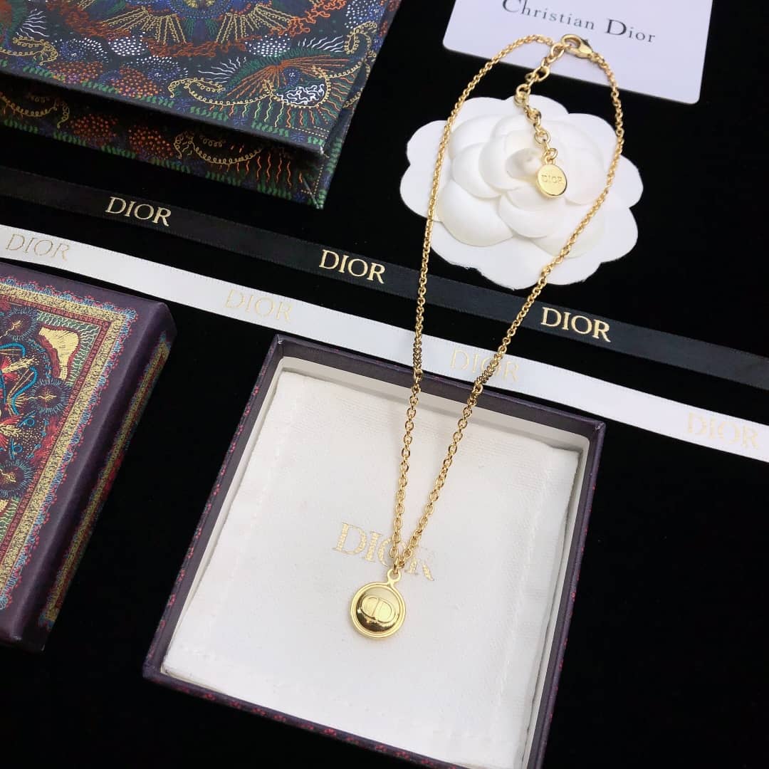 Top Quality Chr1st1an D10r Necklace