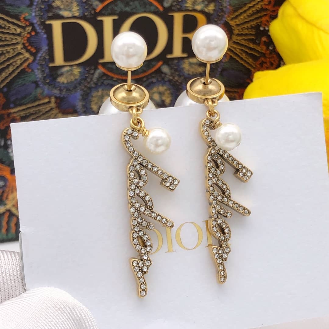 Best Chr1st1an D10r Classic Earring