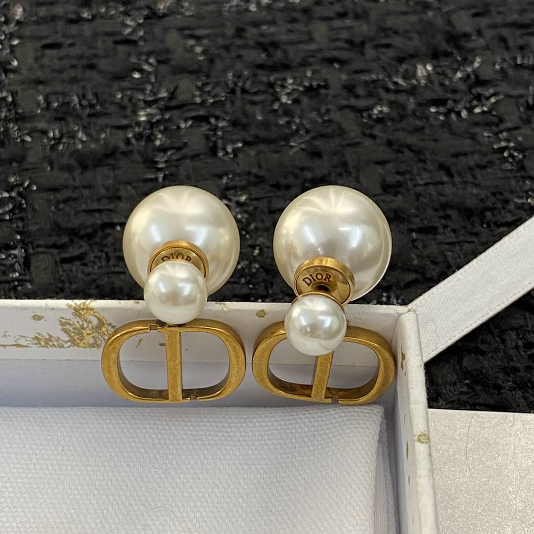 Top Quality Chr1st1an D10r Earring