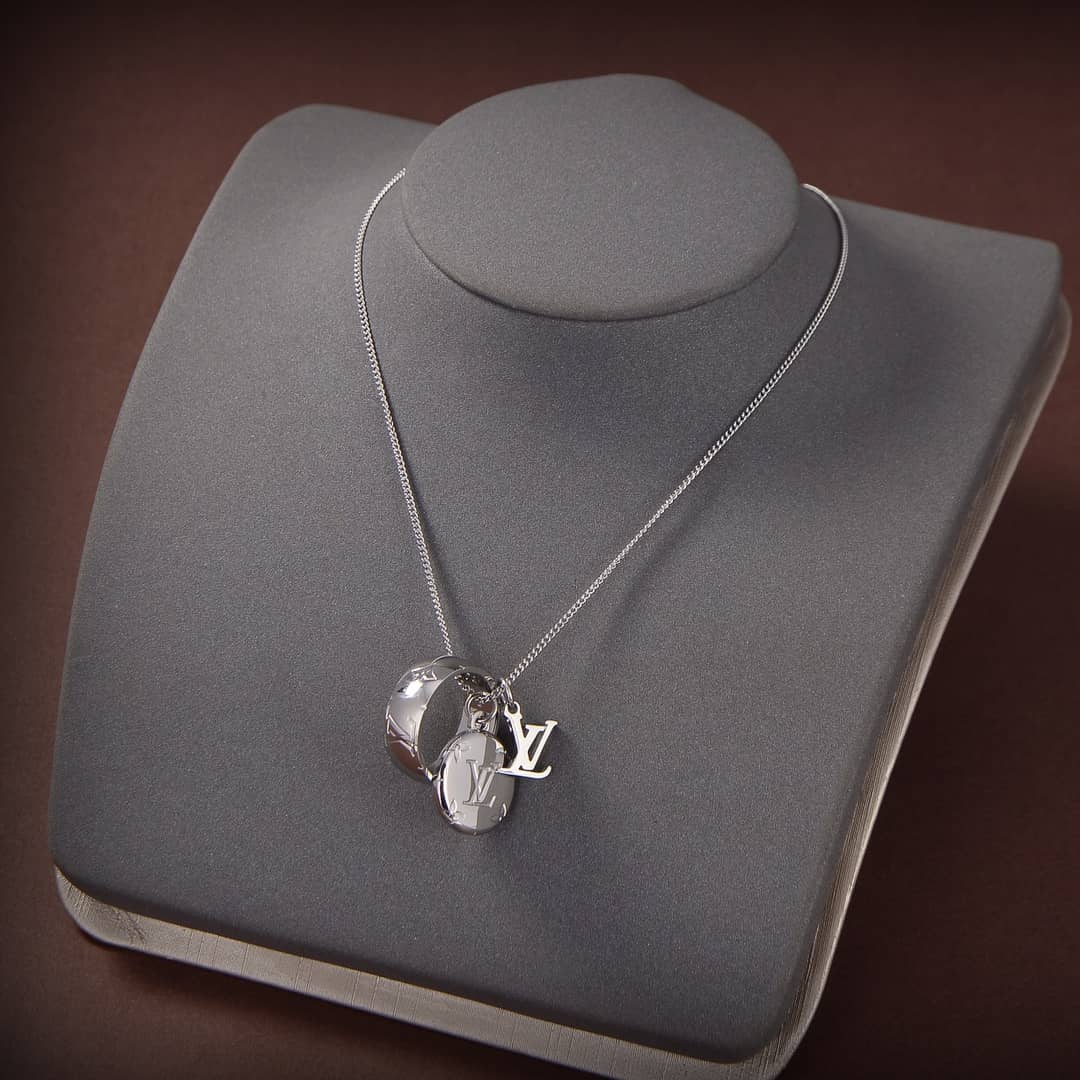 7 Star L0vis Vvtt0n Necklace