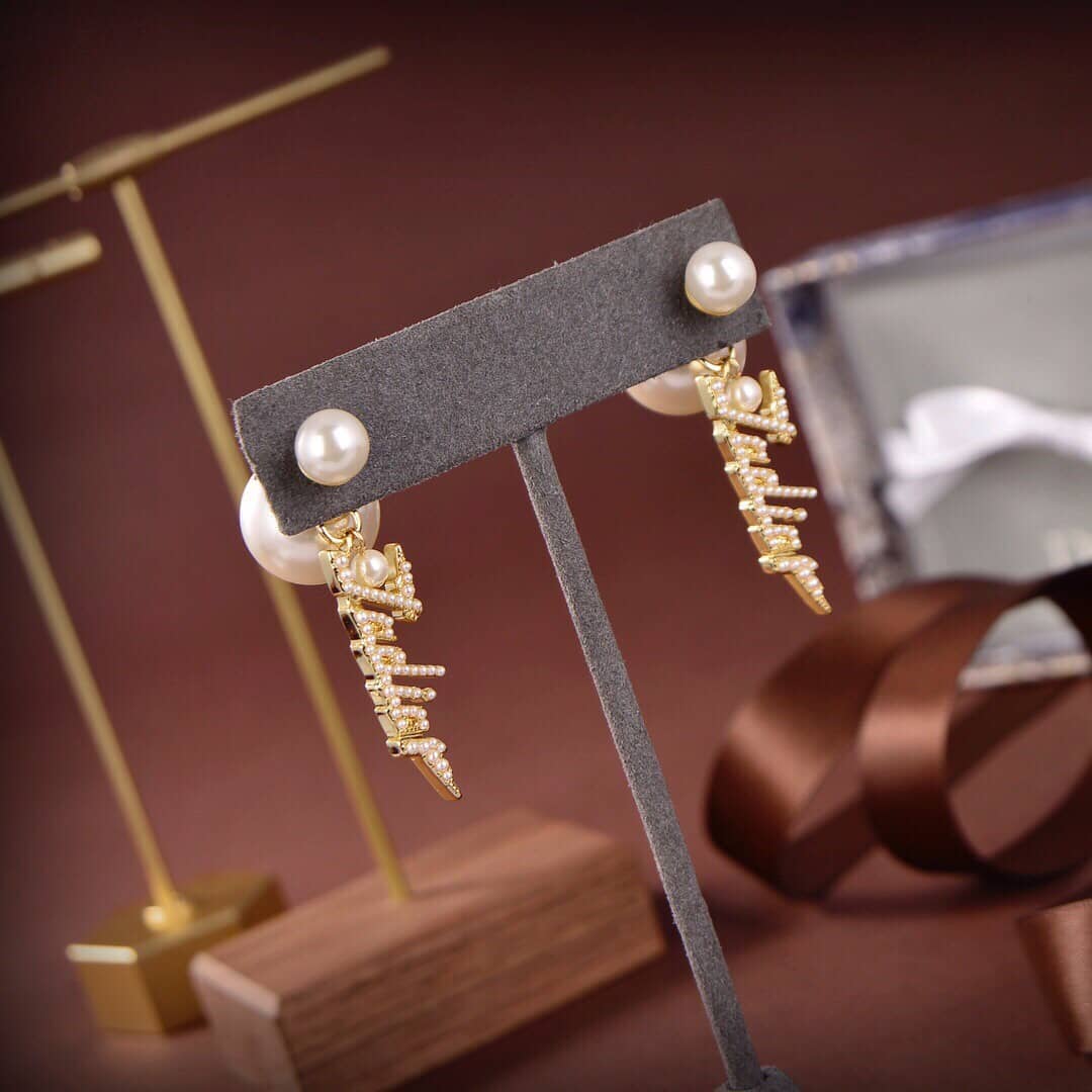 Top Quality Chr1st1an D10r Earring