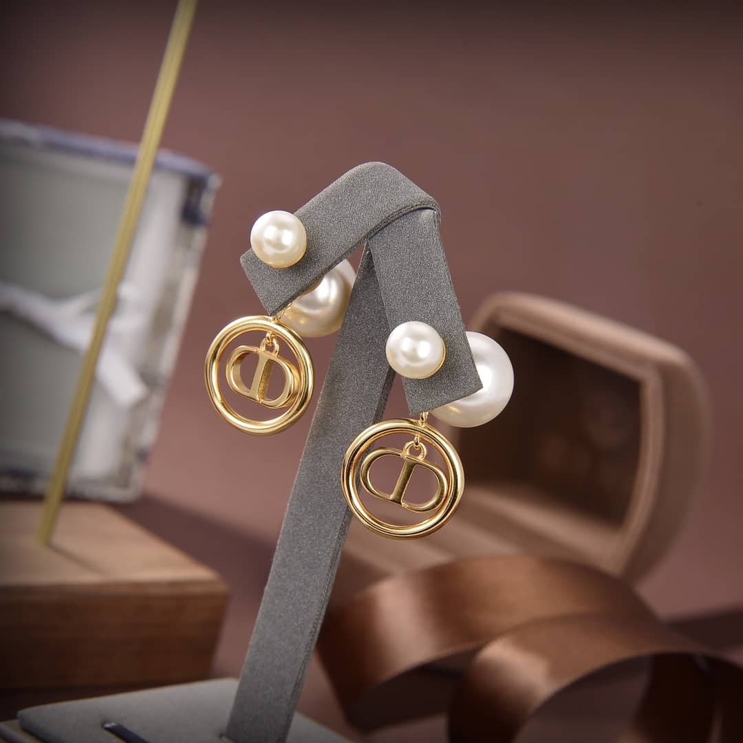 Best Chr1st1an D10r Classic Earring