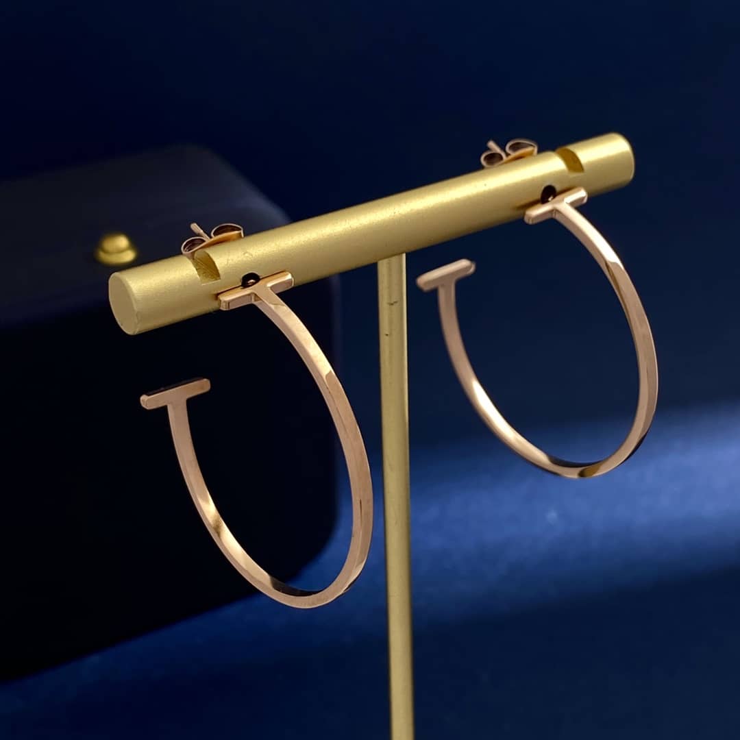 Knockoff T*f*ny Logo Earring