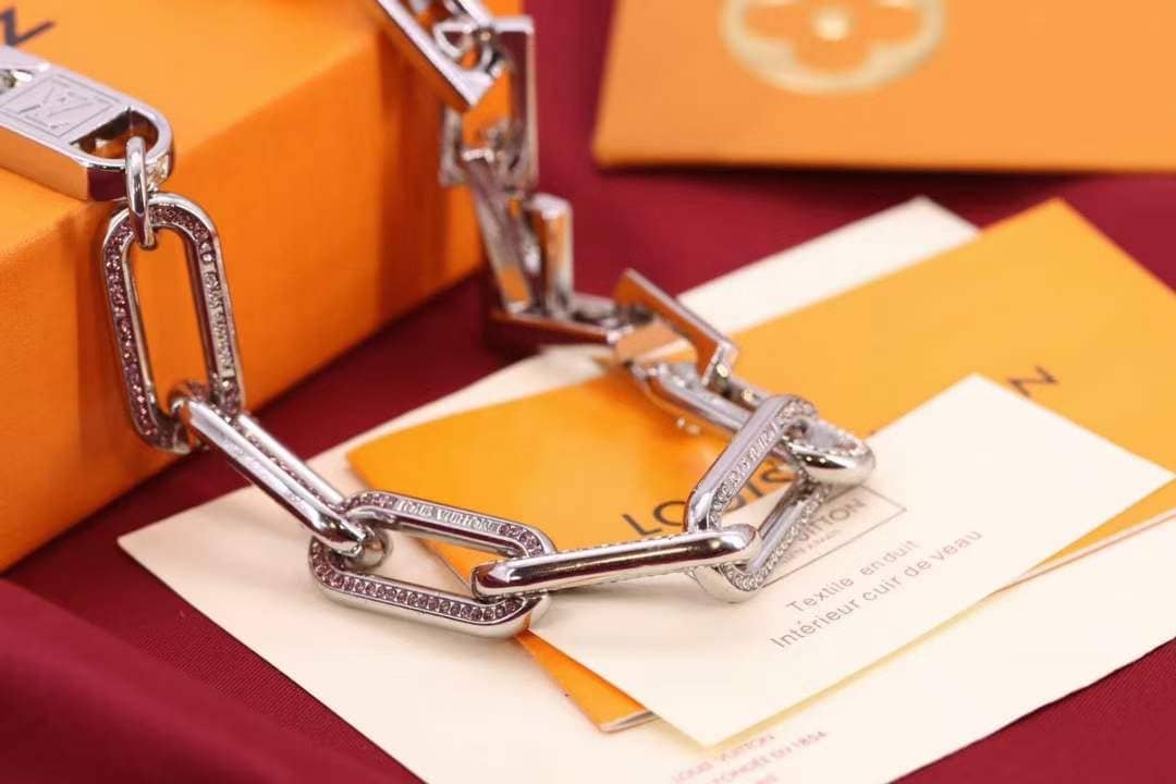 L0vis Vvtt0n Necklace First Copy