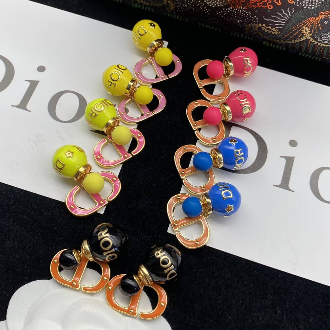 Best Chr1st1an D10r Classic Earring