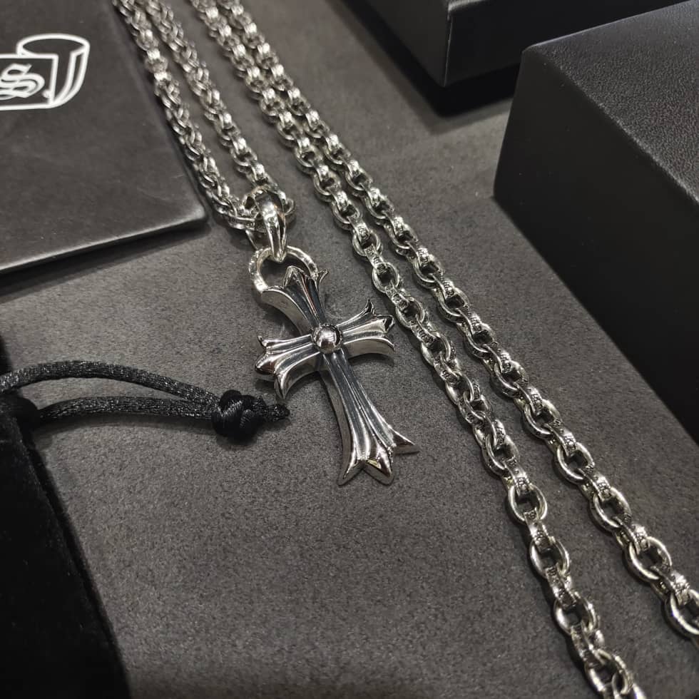 Replica Ch*0me He**ts Necklace