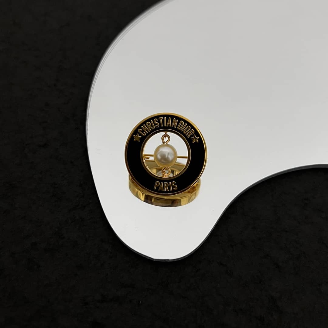 Top Quality Chr1st1an D10r Brooch