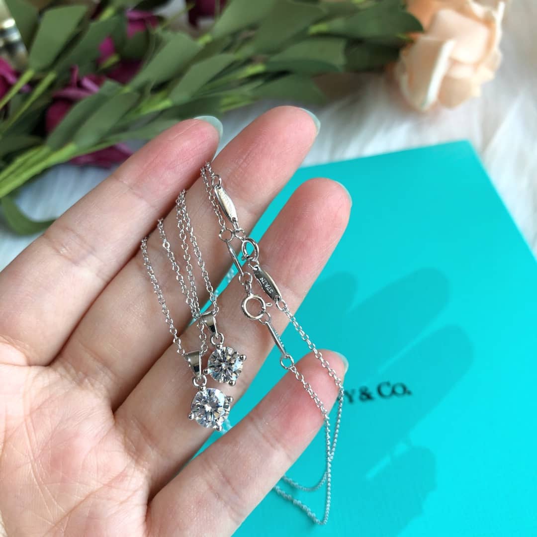 T*f*ny Necklace For Sale