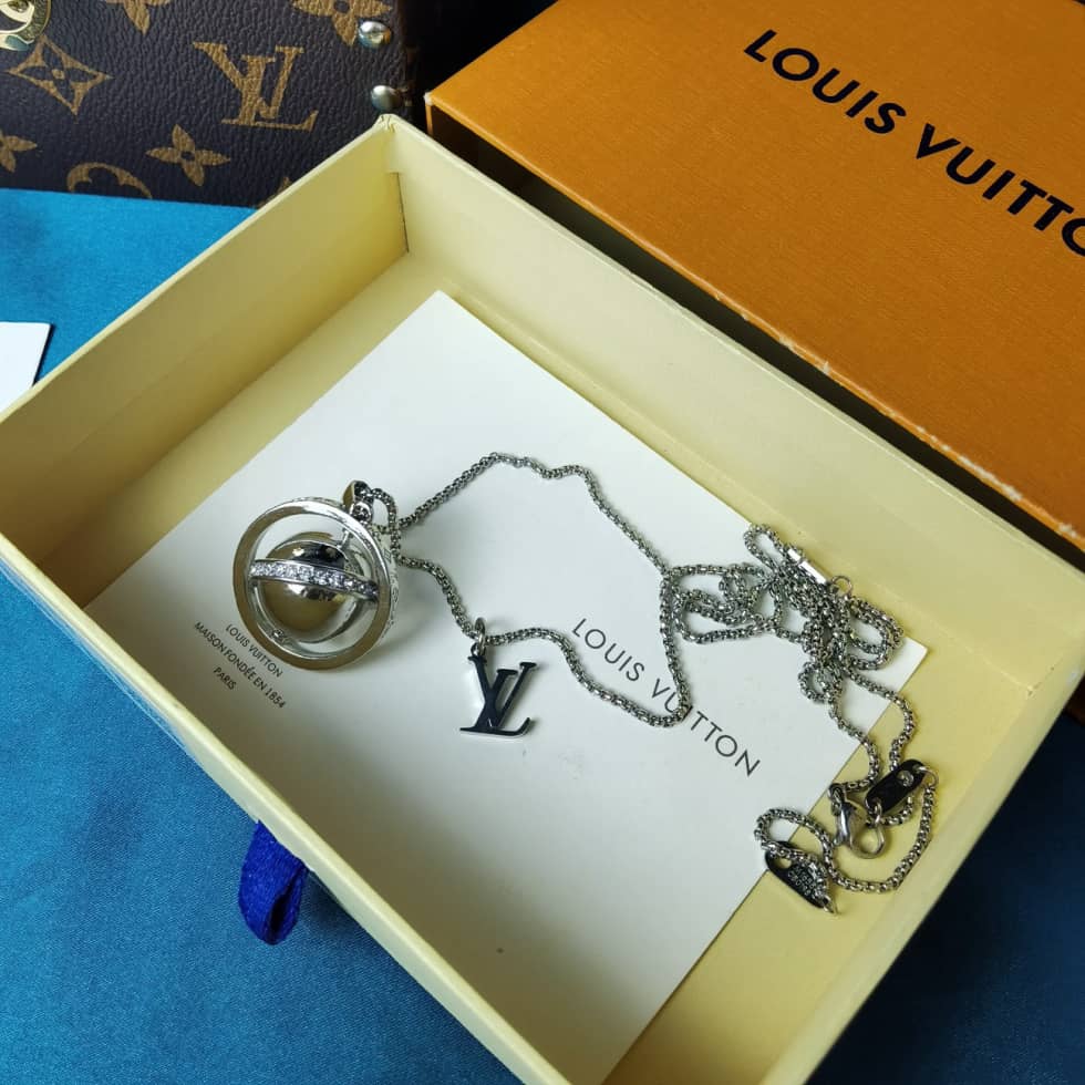 High Quality L0vis Vvtt0n Necklace