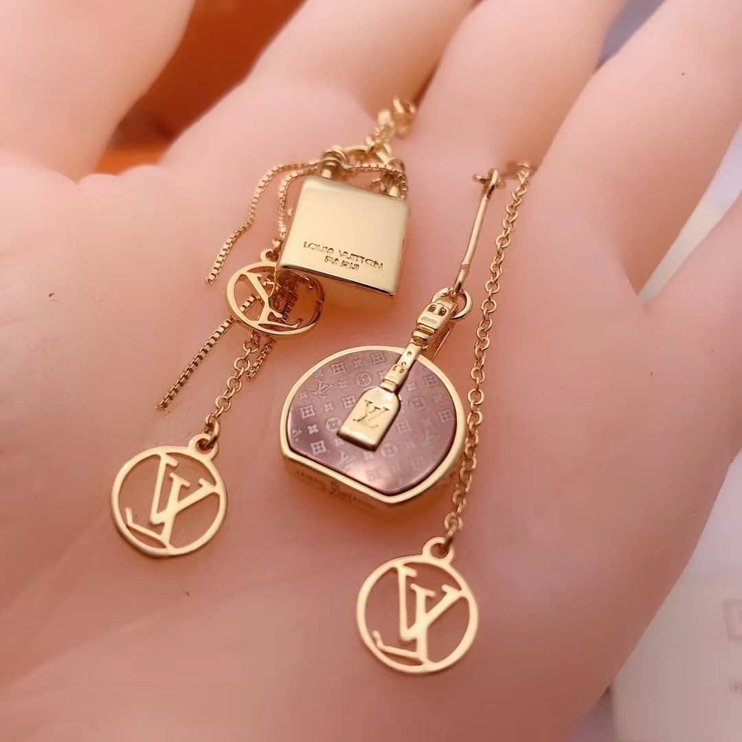 Knockoff L0vis Vvtt0n Logo Earring