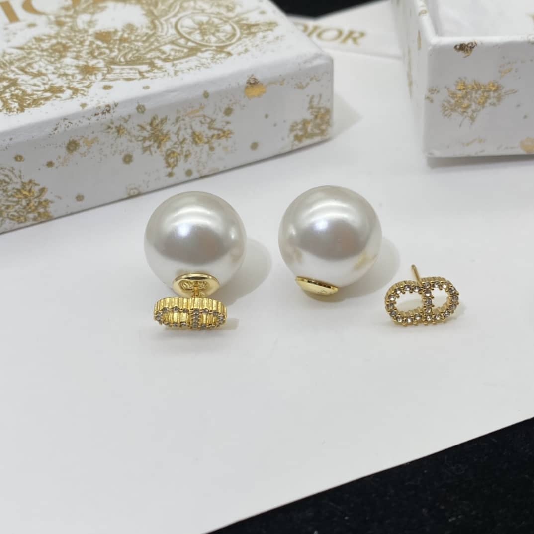 Top Quality Chr1st1an D10r Earring