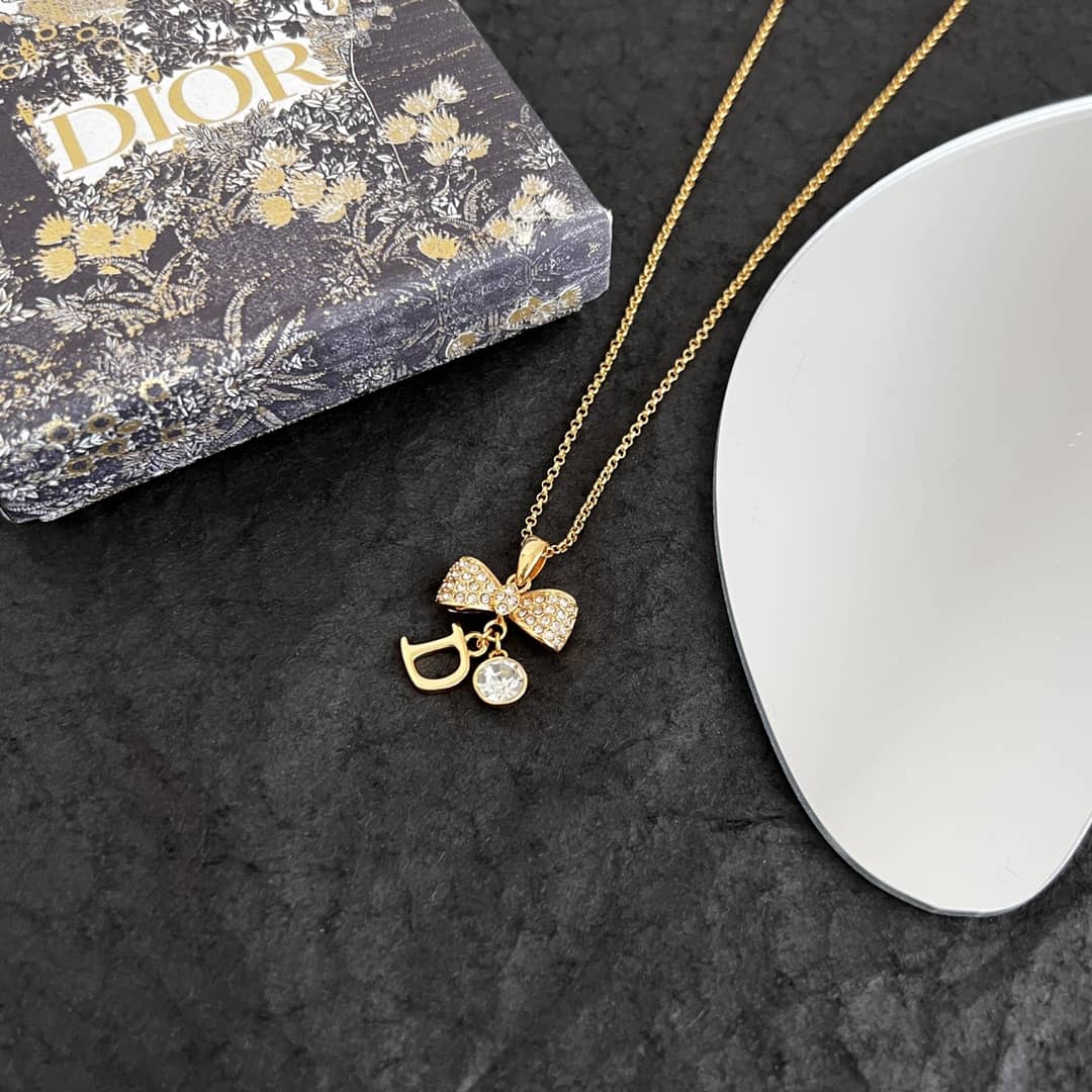 7 Star Chr1st1an D10r Necklace