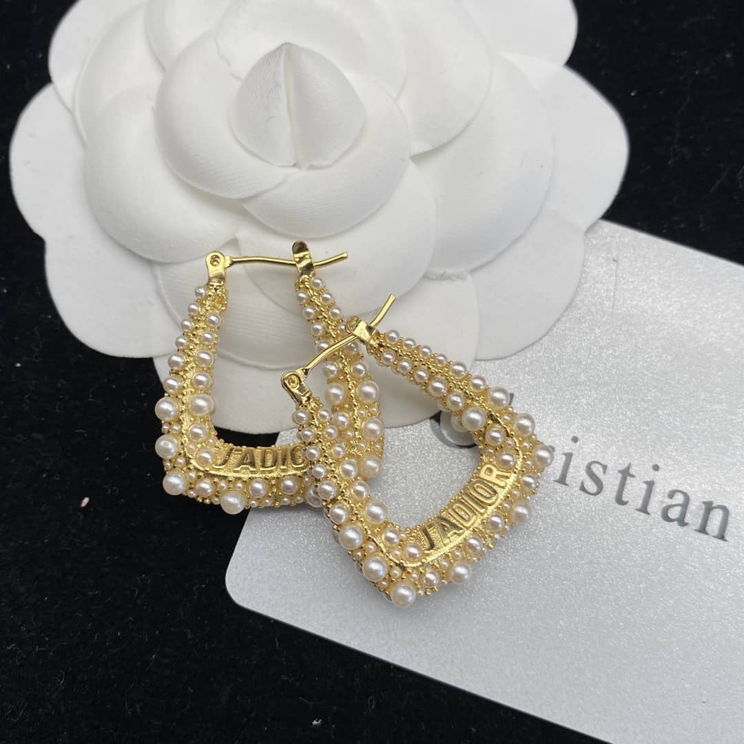 Best Chr1st1an D10r Classic Earring