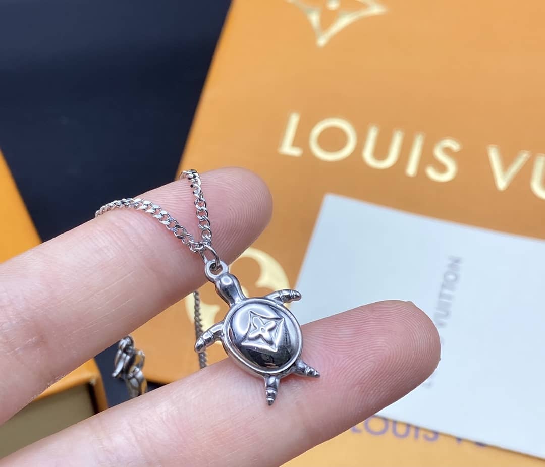 L0vis Vvtt0n Necklace Copy