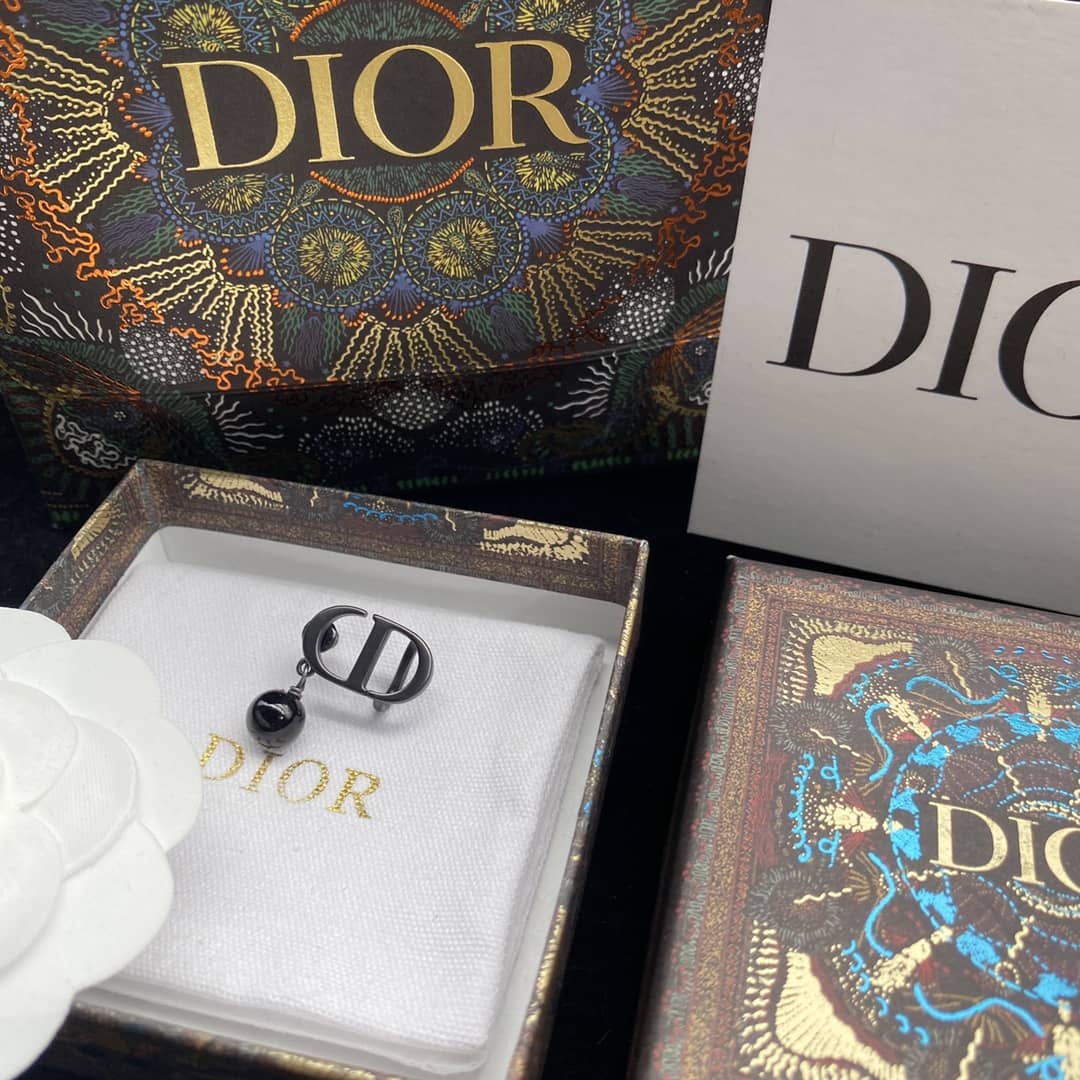 Best Chr1st1an D10r Classic Earring