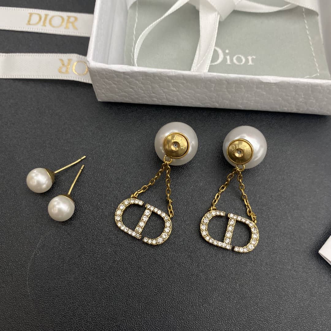 Best Chr1st1an D10r Classic Earring