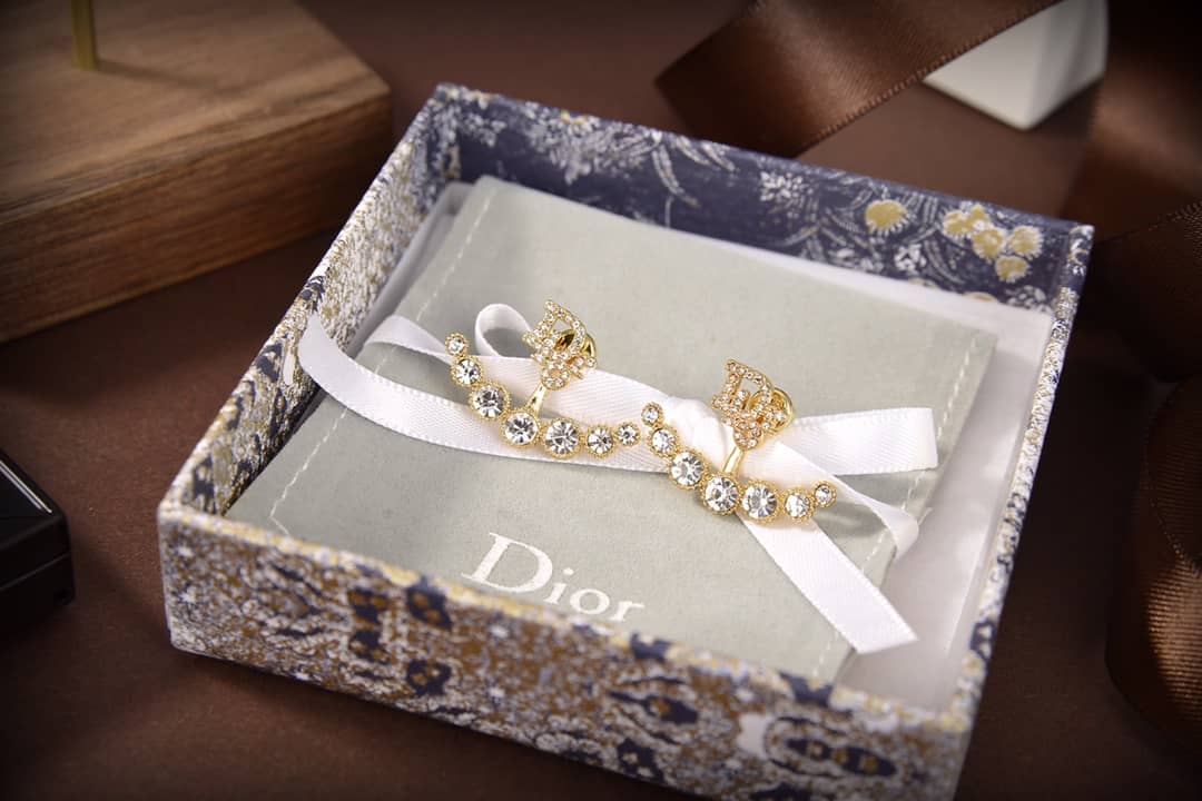 7 Star Chr1st1an D10r Earring