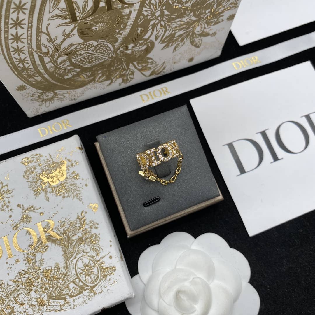 Best Chr1st1an D10r Classic Ring