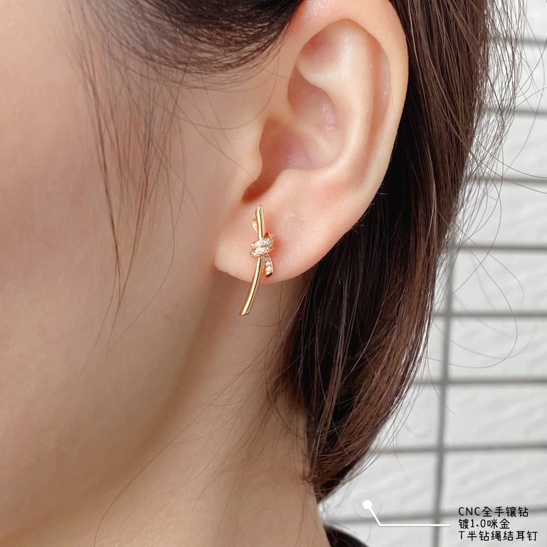 Knockoff T*f*ny Logo Earring