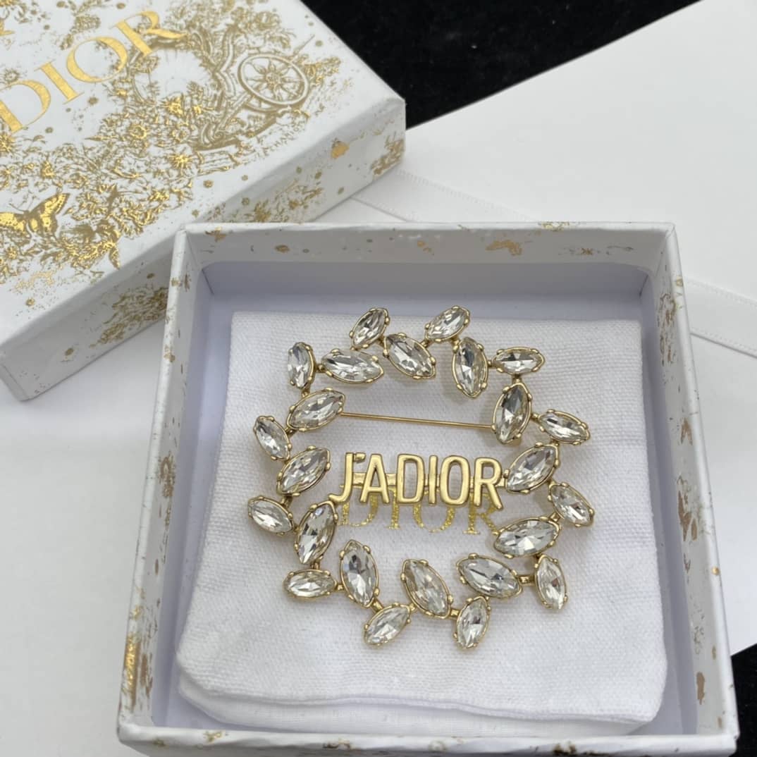 7 Star Chr1st1an D10r Brooch