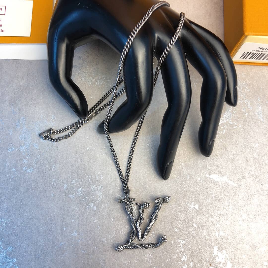 L0vis Vvtt0n Necklace Copy